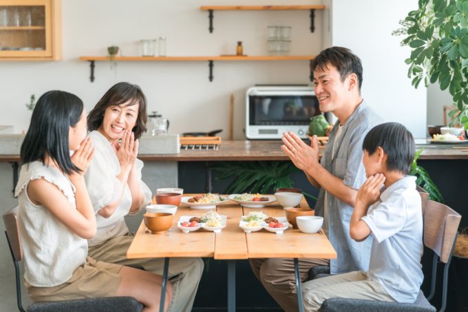 朝の「おはよう」が育てる  ― リビングの気流と、家族の心